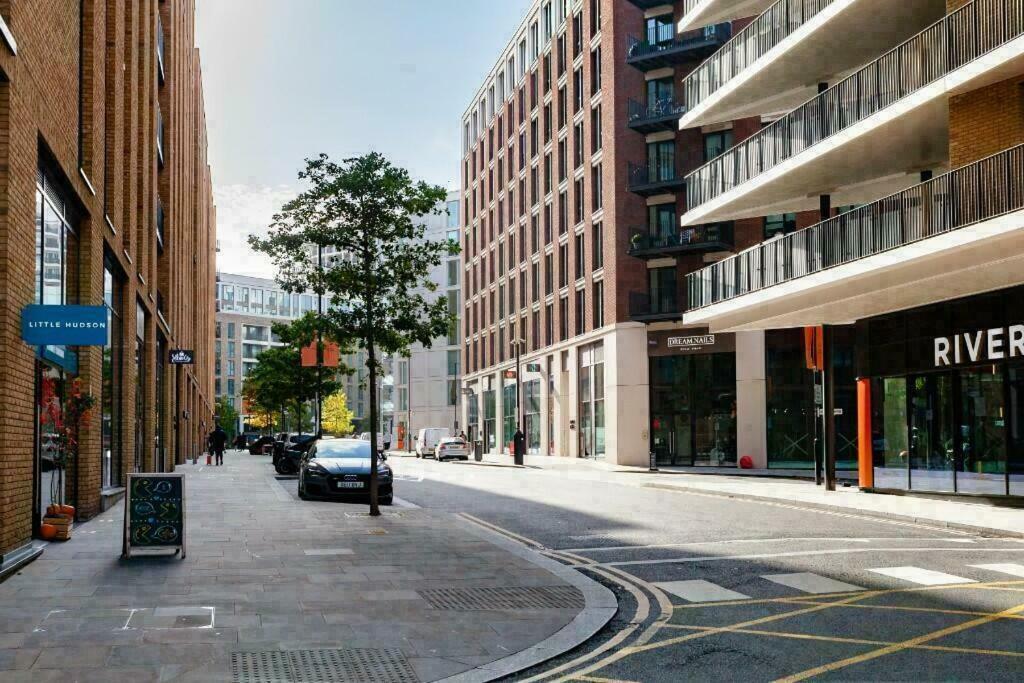 Deluxe Double Bed In Shared Apt Near Canary Wharf, City Airport & O2 Arena With Thames View London Exteriör bild