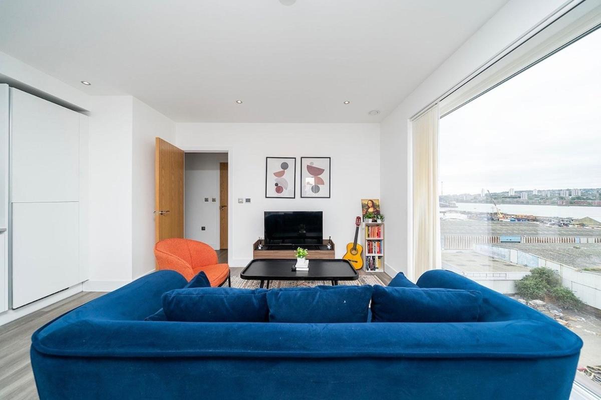 Deluxe Double Bed In Shared Apt Near Canary Wharf, City Airport & O2 Arena With Thames View London Exteriör bild