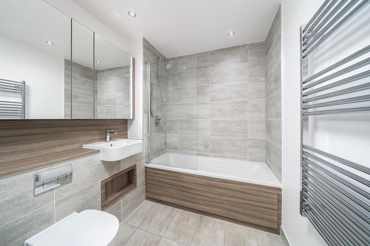 Deluxe Double Bed In Shared Apt Near Canary Wharf, City Airport & O2 Arena With Thames View London Exteriör bild