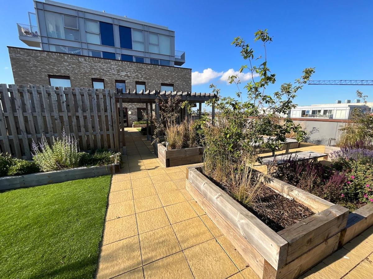Deluxe Double Bed In Shared Apt Near Canary Wharf, City Airport & O2 Arena With Thames View London Exteriör bild